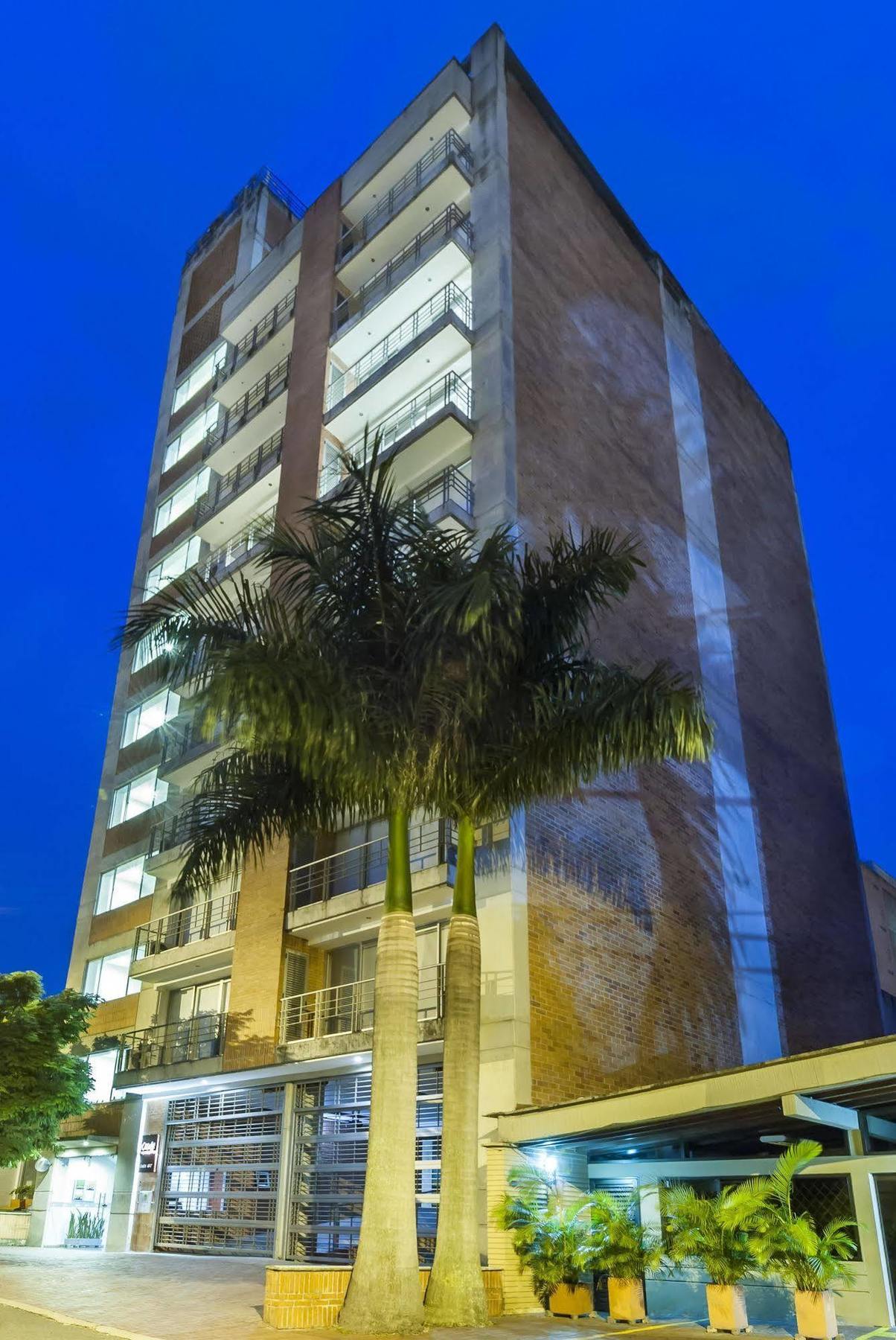 Travelers Orange Suites Medellin Exterior photo